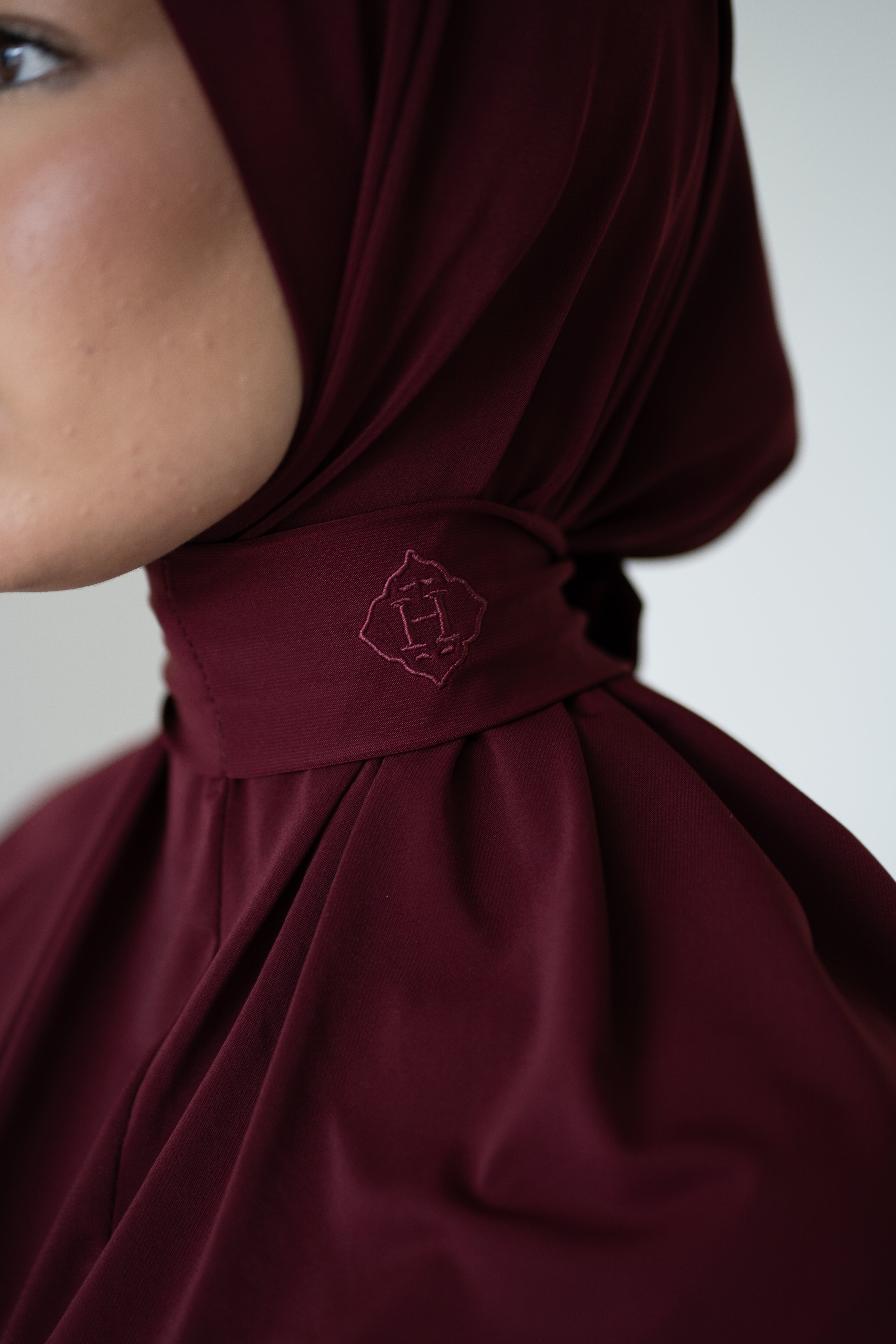 Instant Hijab Velvet Burgundy (Burgundy)
