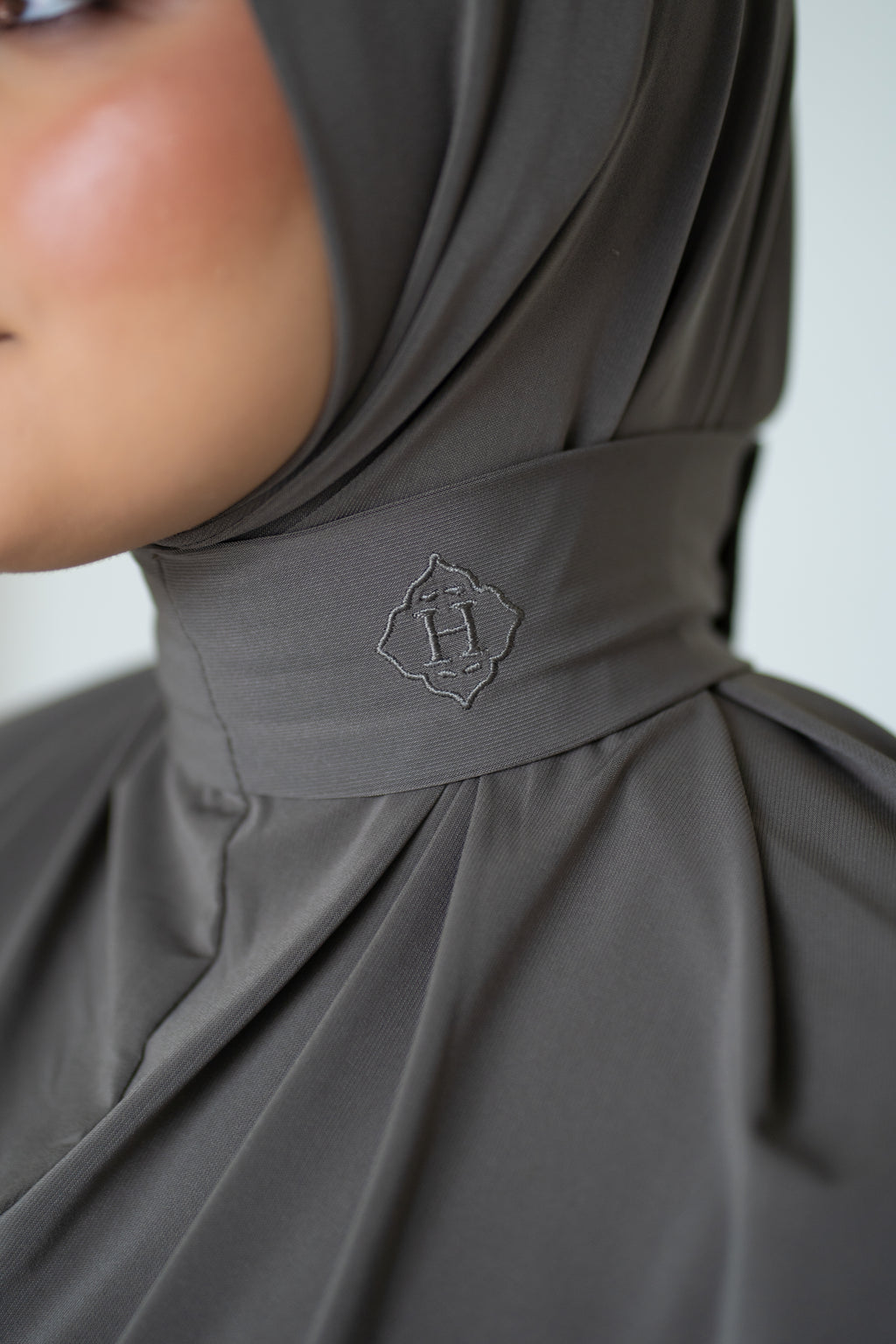 Instant Hijab Ash Grey (Brown-Grey)